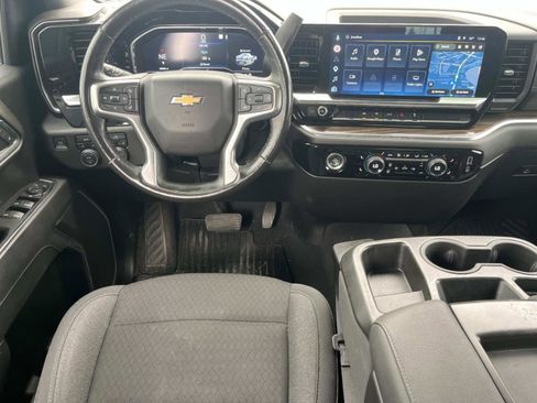 Used 2022 Chevrolet Silverado 1500 LT AWD/4WD image 7