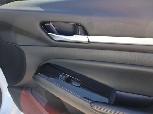 Used 2024 Nissan Altima 2.5 SR image 11