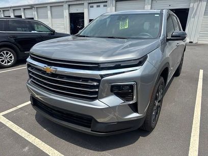 Used 2025 Chevrolet Traverse LT w/ Sun and Wheel Package