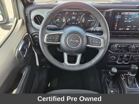 Used 2025 Jeep Wrangler Unlimited Sahara AWD/4WD image 15