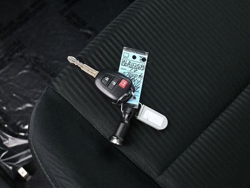 Used 2017 Toyota RAV4 LE image 18