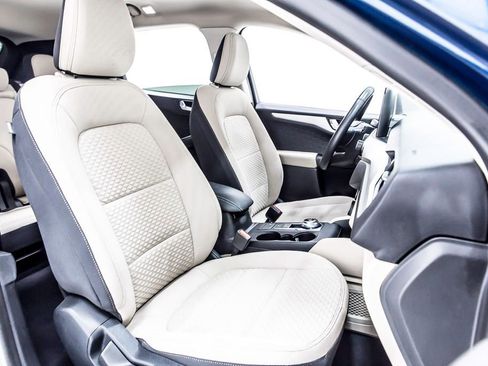 Used 2020 Ford Escape SE Sport image 31