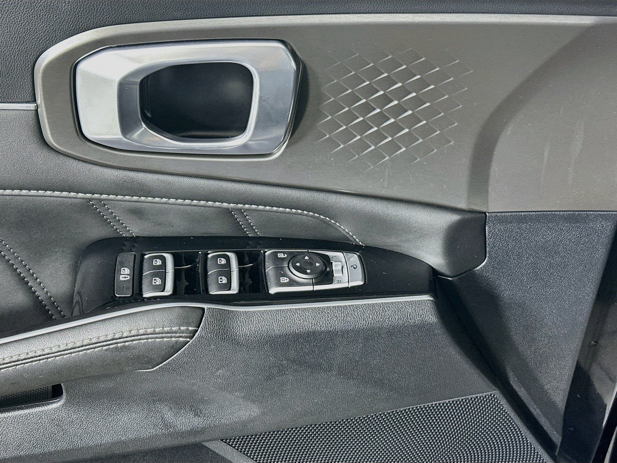 Used 2023 Kia Sorento SX FWD image 14
