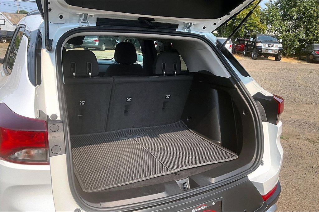 Used 2021 Chevrolet TrailBlazer LT w/ Convenience Package AWD/4WD image 35