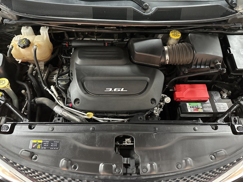 Used 2017 Chrysler Pacifica Touring-L FWD image 37