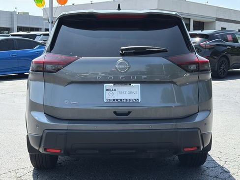 Used 2026 Nissan Rogue S FWD image 3