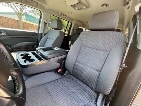 Used 2019 Chevrolet Suburban LS RWD image 23