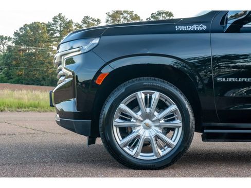 Used 2022 Chevrolet Suburban High Country AWD/4WD image 11