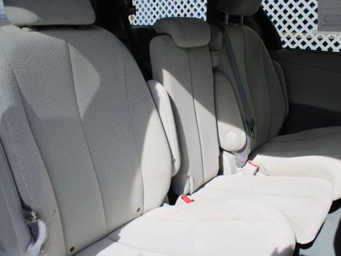 Used 2011 Toyota Sienna LE image 11