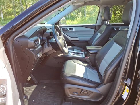 Used 2022 Ford Explorer XLT w/ Equipment Group 202A AWD/4WD image 13