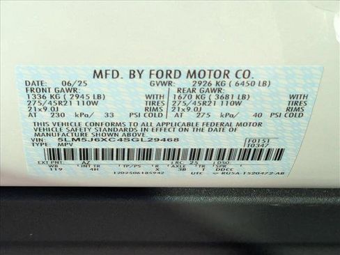 New 2025 Lincoln Aviator AWD image 18