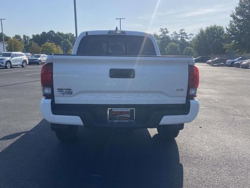 Used 2022 Toyota Tacoma SR AWD/4WD image 5