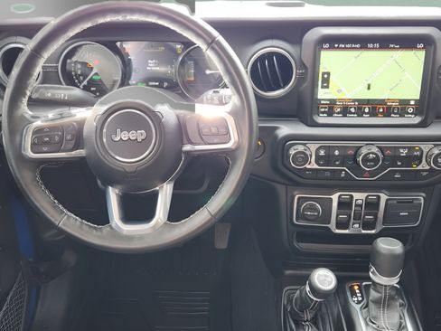 Used 2022 Jeep Wrangler Unlimited Sahara w/ Cold Weather Group AWD/4WD image 20