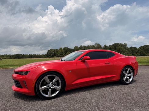 Used 2017 Chevrolet Camaro LT w/ Technology Package RWD image 1