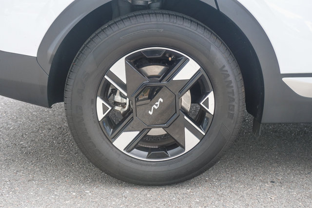 Used 2026 Kia Sportage LX FWD image 9