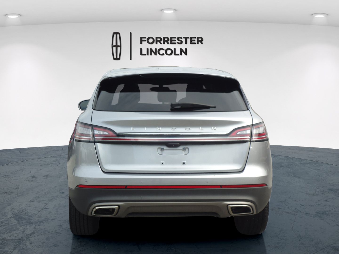 Used 2023 Lincoln Nautilus Reserve AWD/4WD image 4