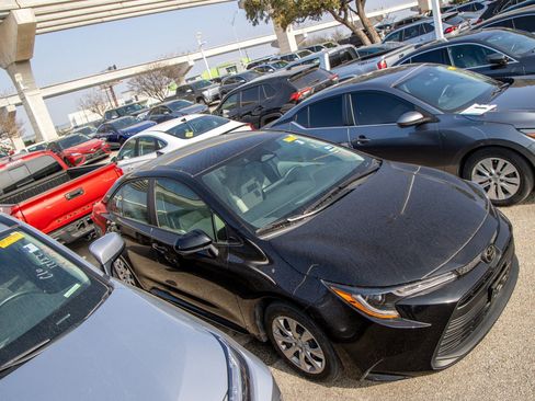 Used 2024 Toyota Corolla LE image 7