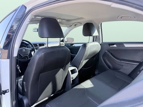 Used 2017 Volkswagen Jetta SE image 37