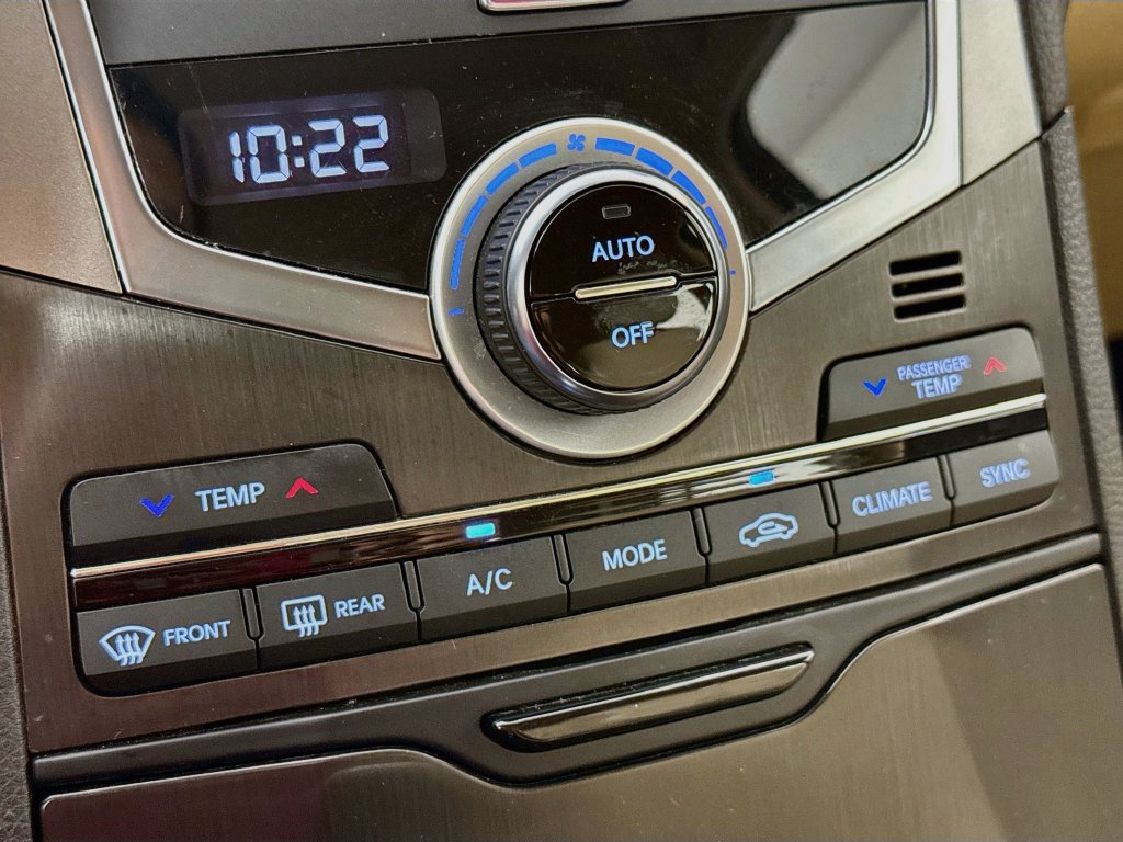 Used 2016 Hyundai Azera FWD image 18