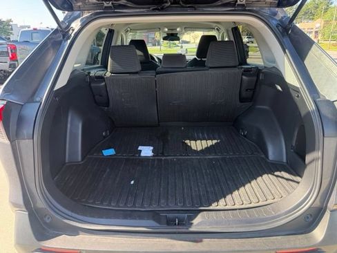Used 2022 Toyota RAV4 LE FWD image 8