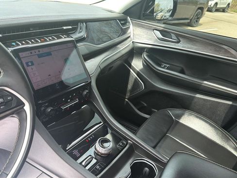 Used 2023 Jeep Grand Cherokee 30th Anniversary AWD/4WD image 18