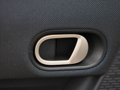 Used 2025 MINI Cooper 4-Door Hardtop FWD image 15