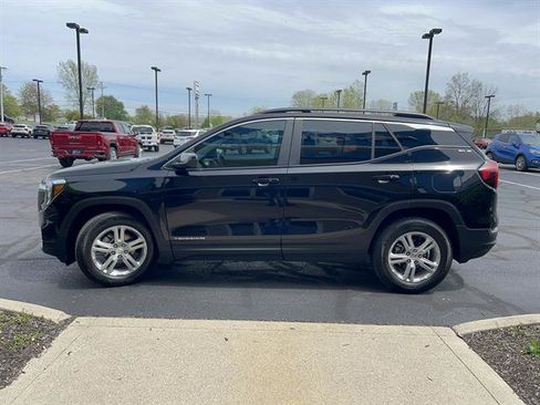 Used 2024 GMC Terrain SLE w/ Driver Convenience Package FWD image 4