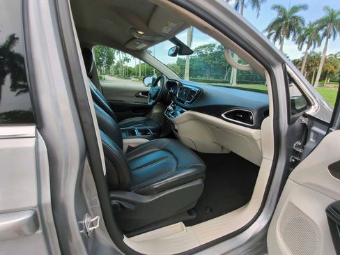 Used 2021 Chrysler Voyager Lxi FWD image 40
