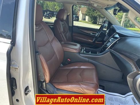 Used 2019 Cadillac Escalade ESV Premium Luxury AWD/4WD image 51