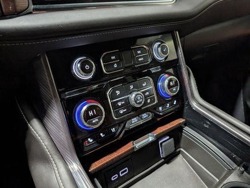 Used 2024 GMC Yukon Denali Ultimate image 26