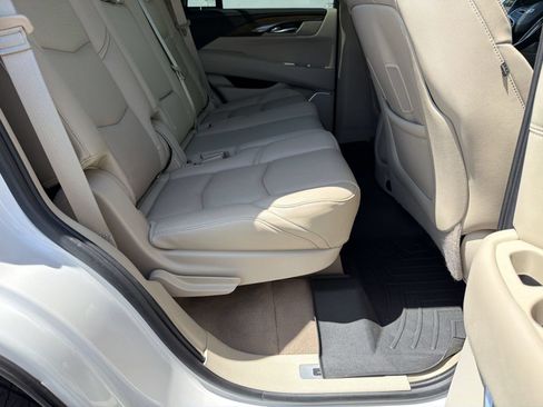 Used 2020 Cadillac Escalade Premium Luxury AWD/4WD image 29