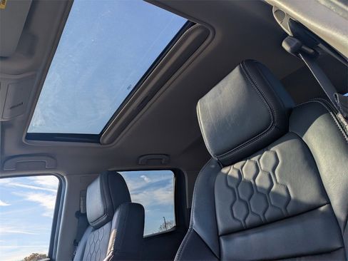 Used 2024 Nissan Frontier SL w/ Technology Package image 21