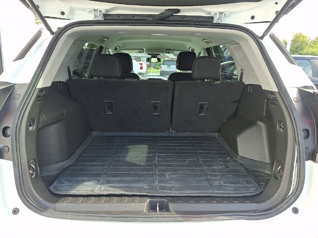 Used 2023 GMC Terrain SLE FWD image 31
