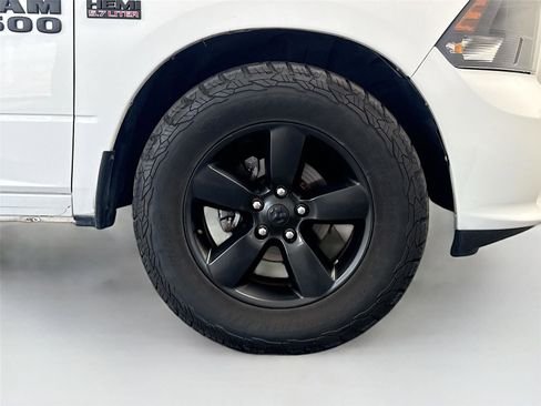 Used 2018 RAM 1500 Express RWD image 29