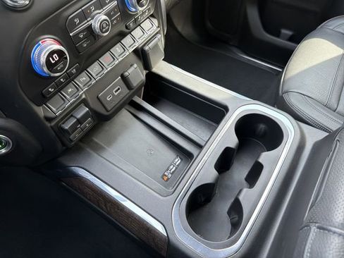 Used 2022 GMC Sierra 1500 Denali w/ Denali Premium Package image 9