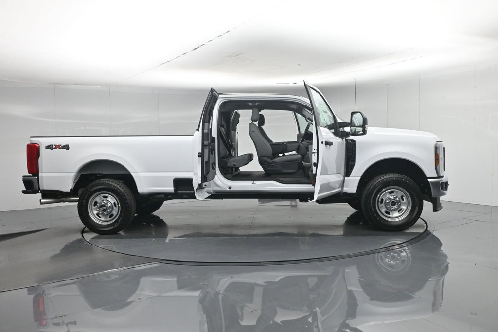 New 2027 Ford F350 XL w/ XL Chrome Package AWD/4WD image 4