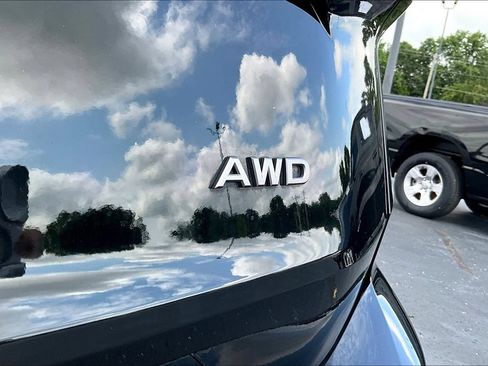 Used 2025 Nissan Rogue SV AWD/4WD image 25