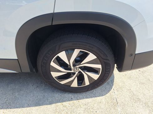 Used 2025 Volkswagen Tiguan S image 23