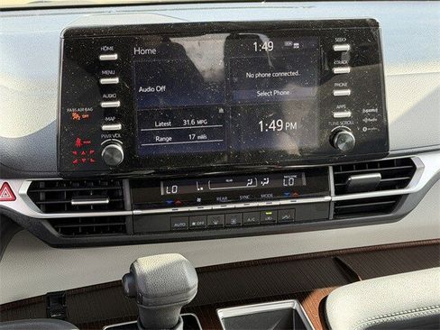 Used 2024 Toyota Sienna LE image 17