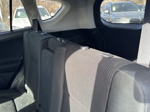 Used 2018 Toyota RAV4 LE image 31