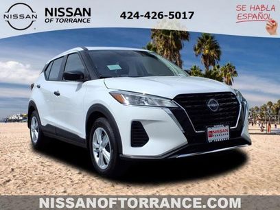 New 2025 Nissan Kicks Play S