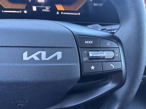 Used 2025 Kia K4 LXS image 18
