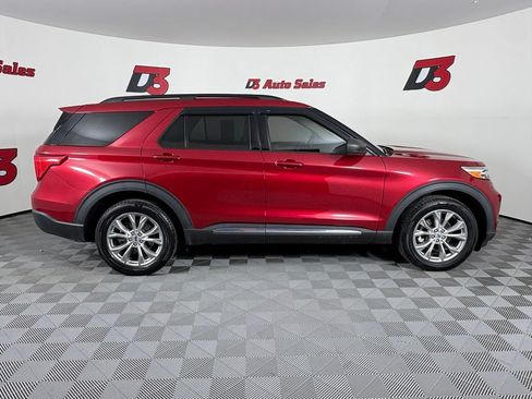 Used 2020 Ford Explorer XLT w/ Equipment Group 202A AWD/4WD image 8