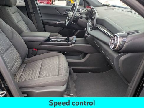 Used 2025 Chevrolet Equinox LT FWD image 28