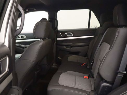Used 2017 Ford Explorer XLT AWD/4WD image 17