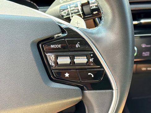 Used 2023 Kia Niro EX image 23