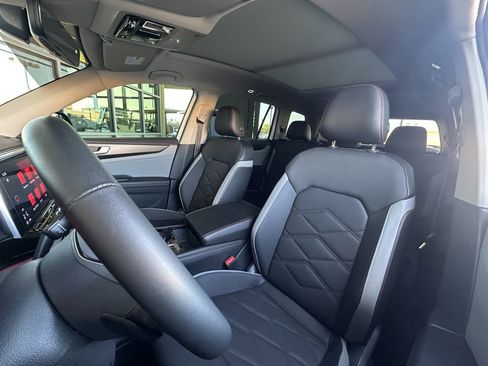 Used 2024 Volkswagen Atlas Peak Edition SEL image 15