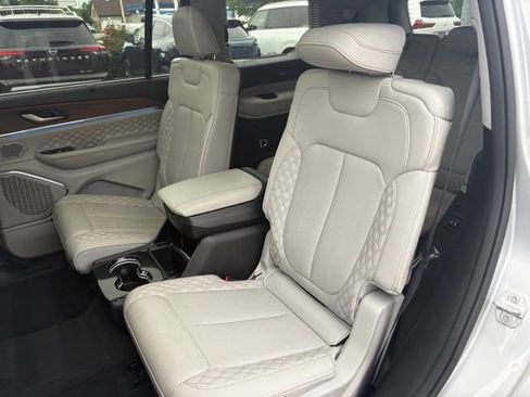 Used 2023 Jeep Grand Cherokee L Summit w/ Luxury Tech Group V AWD/4WD image 31