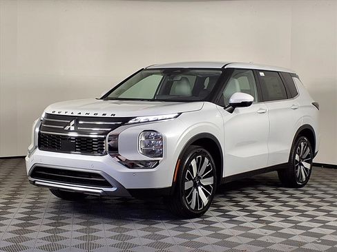 New 2025 Mitsubishi Outlander SE image 3