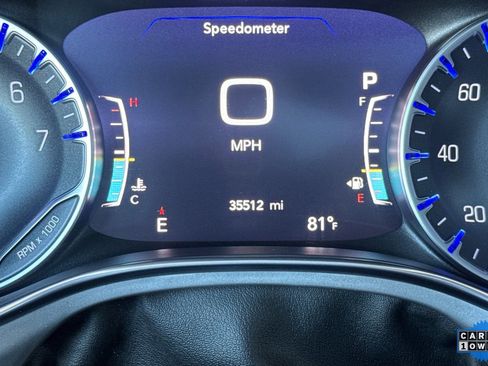 Used 2025 Chrysler Pacifica Limited image 29